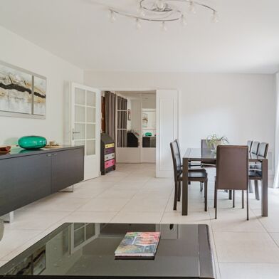 Appartement 6 pièces 427000 €