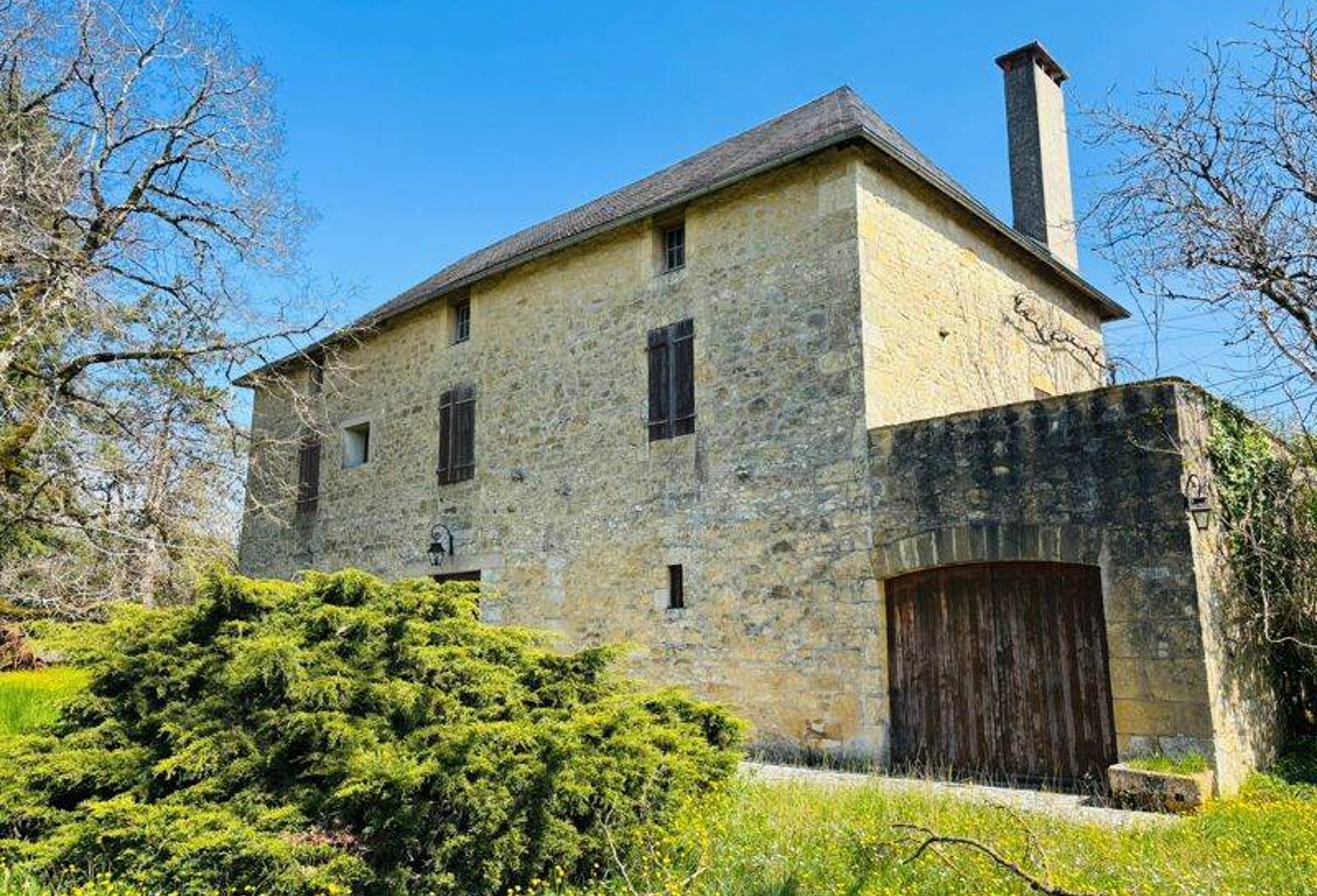 Maison en pierre de 8 pièces principales — photo 1
