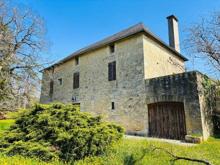 Maison en pierre de 8 pièces principales — photo 1