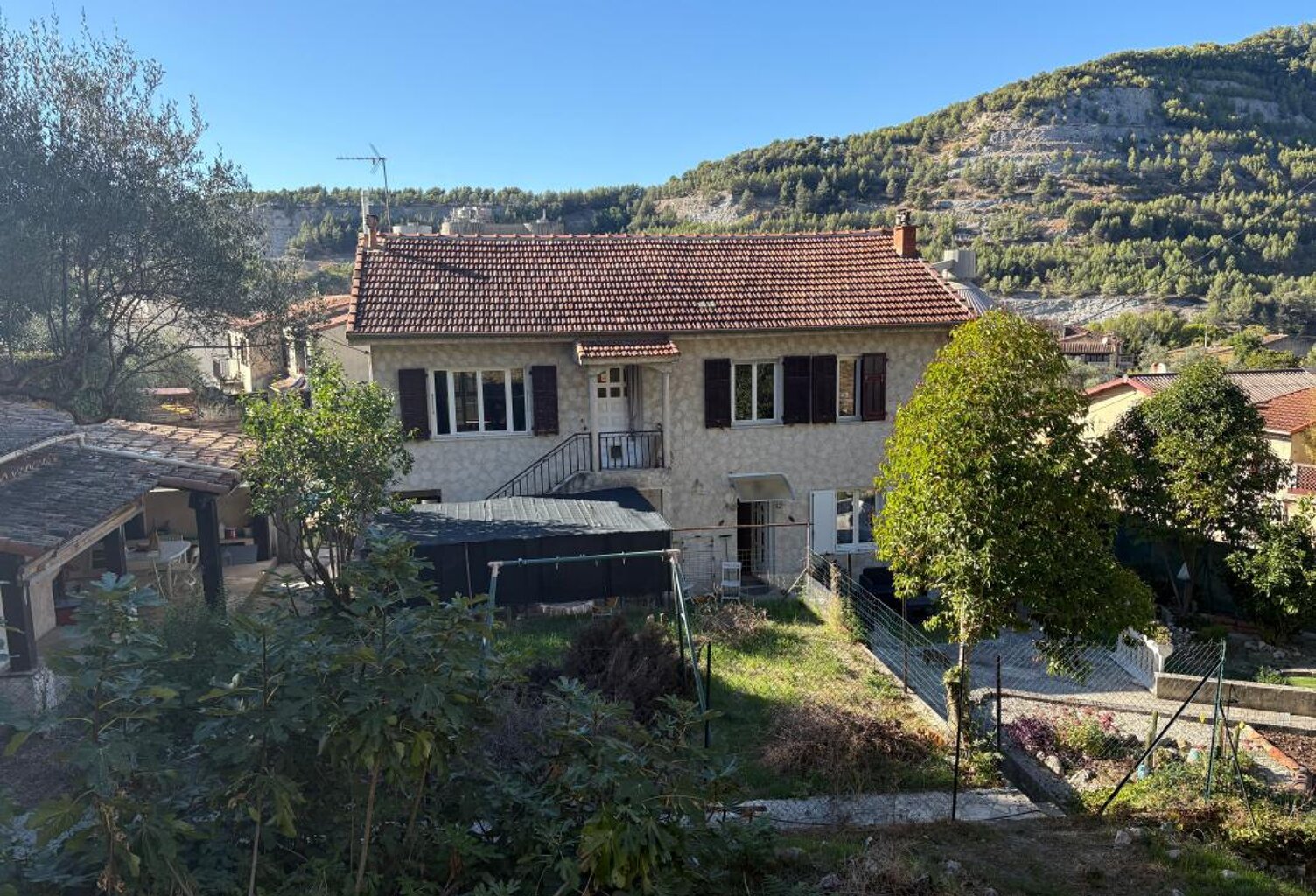 Maison À Vendre à PEILLE 6 pièces 130 m2 piscine + studio indépendant terrain 946 m2 — photo 1