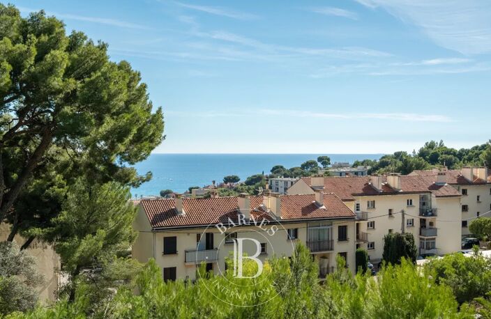 Vente - Villa - Cassis - Vue mer - Proche centre - Piscine — photo 2
