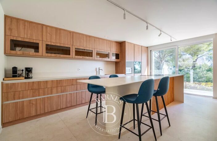 Vente - Villa - Cassis - Vue mer - Proche centre - Piscine — photo 3