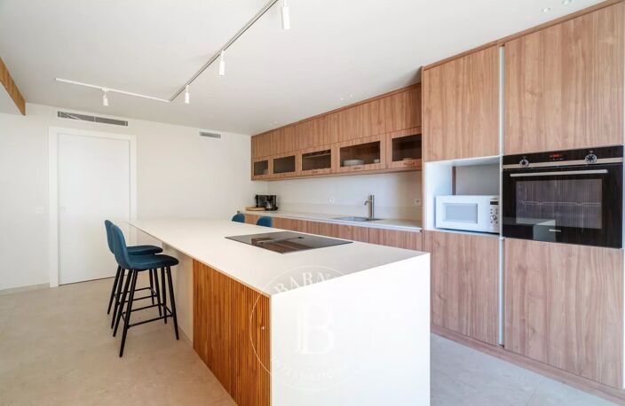 Vente - Villa - Cassis - Vue mer - Proche centre - Piscine — photo 4