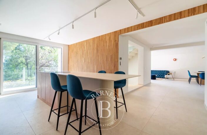 Vente - Villa - Cassis - Vue mer - Proche centre - Piscine — photo 5
