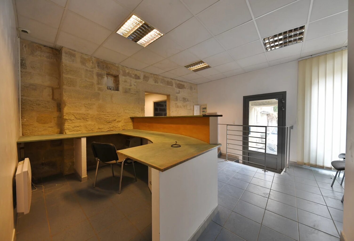 Local commercial — photo 1