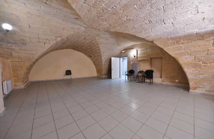 Local commercial — photo 2