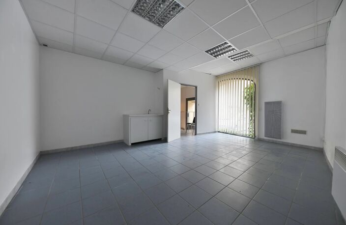Local commercial — photo 3