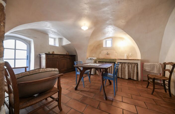 Maison de village en pierre — photo 4
