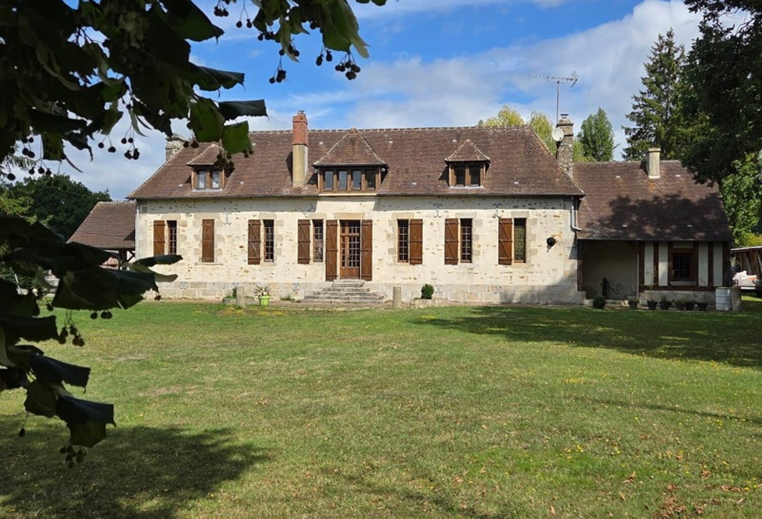 Propriété Corps de Ferme, Bâtisse d'habitation de caractère , nombreuses dependances dont Box, proche ALENCON, LE PERCHE, 2h00 PARIS — photo 1