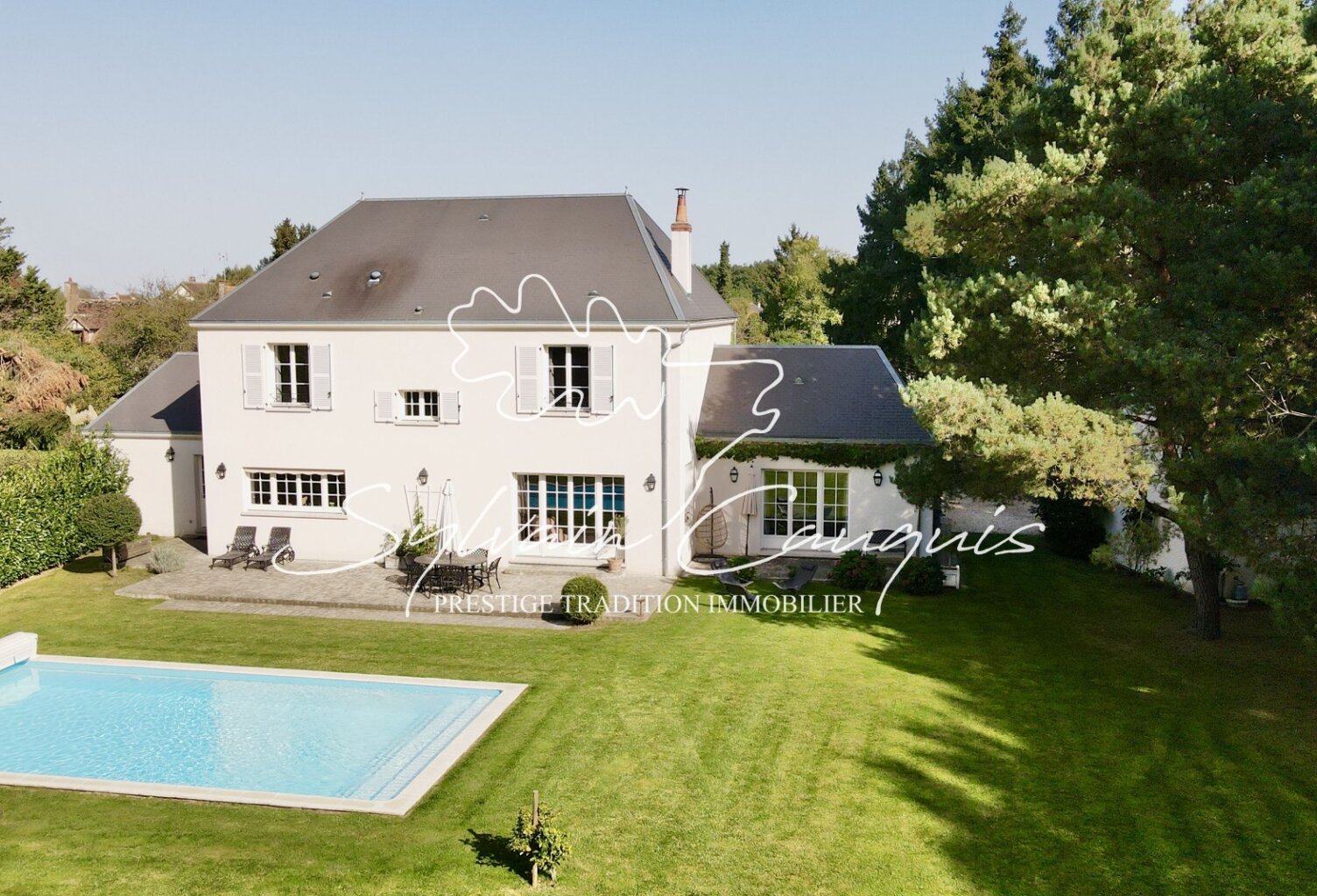 Dpt Loiret (45), à vendre SULLY SUR LOIRE Maison bourgeoise 9 pièces de 270 m² - Terrain de 2 548,00 m² - Piscine chauffée - Garage - — photo 1