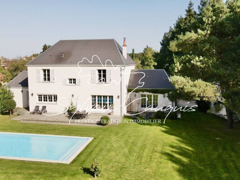 Dpt Loiret (45), à vendre SULLY SUR LOIRE Maison bourgeoise 9 pièces de 270 m² - Terrain de 2 548,00 m² - Piscine chauffée - Garage - — photo 1