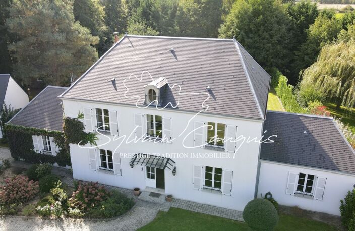 Dpt Loiret (45), à vendre SULLY SUR LOIRE Maison bourgeoise 9 pièces de 270 m² - Terrain de 2 548,00 m² - Piscine chauffée - Garage - — photo 2