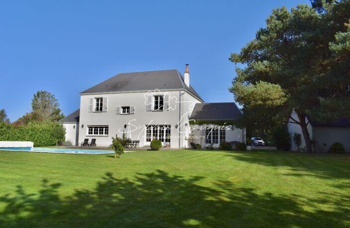 Dpt Loiret (45), à vendre SULLY SUR LOIRE Maison bourgeoise 9 pièces de 270 m² - Terrain de 2 548,00 m² - Piscine chauffée - Garage - — photo 3