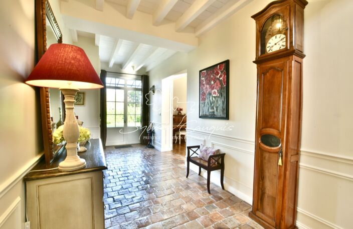Dpt Loiret (45), à vendre SULLY SUR LOIRE Maison bourgeoise 9 pièces de 270 m² - Terrain de 2 548,00 m² - Piscine chauffée - Garage - — photo 4