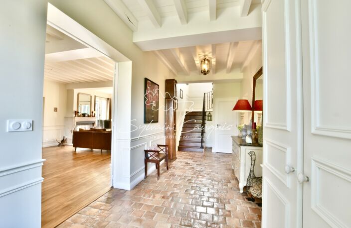 Dpt Loiret (45), à vendre SULLY SUR LOIRE Maison bourgeoise 9 pièces de 270 m² - Terrain de 2 548,00 m² - Piscine chauffée - Garage - — photo 5
