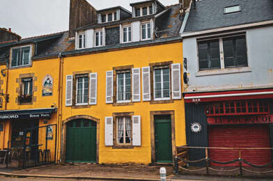 Commerce 10 pièces 247925 €