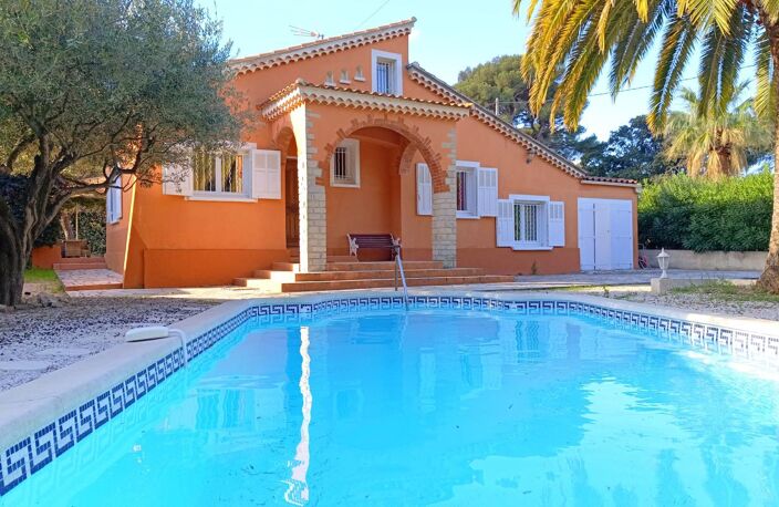 PROCHE DU BRUSC - VILLA DE CHARME AVEC PISCINE — photo 3