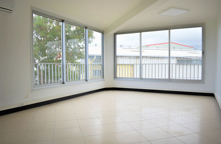 Plateau de Bureaux climatisé de 67 m2 - Saint-Benoît — photo 2