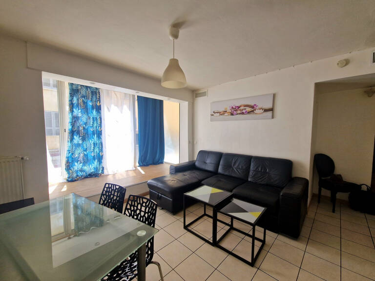 Toulon Haute-ville, T3 avec 2 chambres — photo 1