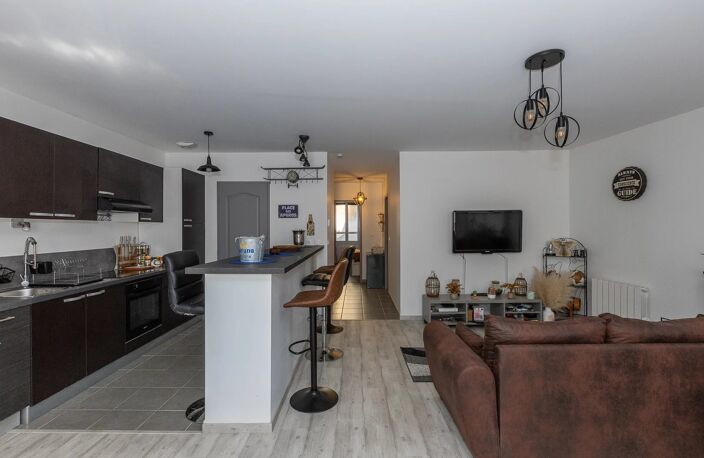 Appartement T2 rénové – centre du Pont-de-Beauvoisin – 129 000 € — photo 2
