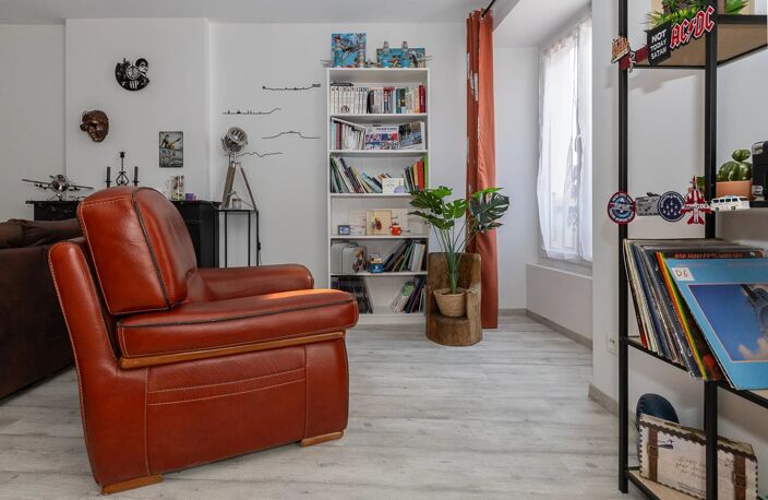 Appartement T2 rénové – centre du Pont-de-Beauvoisin – 129 000 € — photo 5