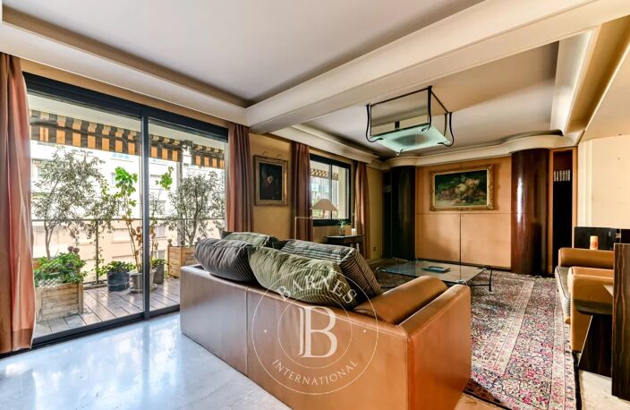 Lyon 6 - Tête d'Or - Appartement de standing de 170,08 m²  - 3 chambres - 1 Bureau - 1 Terrasse  - 1 Balcon - — photo 2