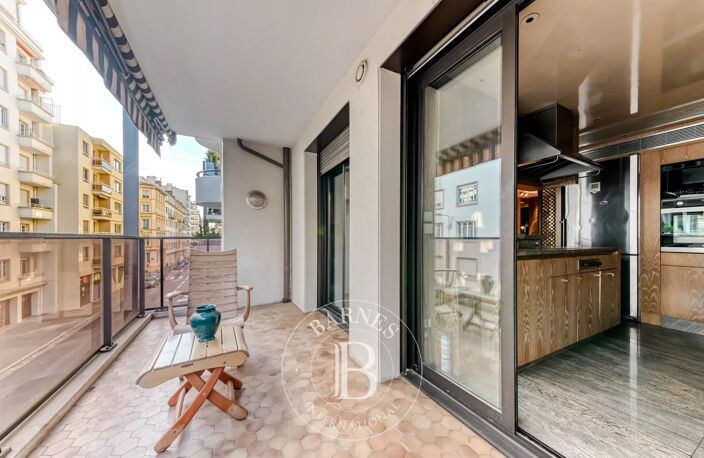 Lyon 6 - Tête d'Or - Appartement de standing de 170,08 m²  - 3 chambres - 1 Bureau - 1 Terrasse  - 1 Balcon - — photo 3