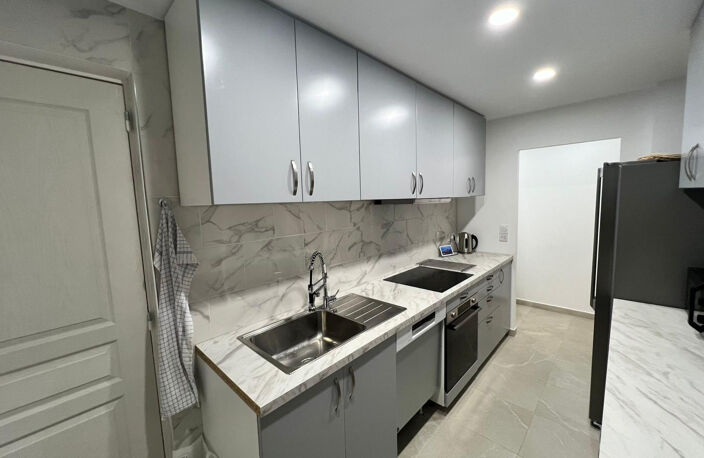 Rare à la vente   Superbe T3 rénové avec vue mer dans le 9èm — photo 5