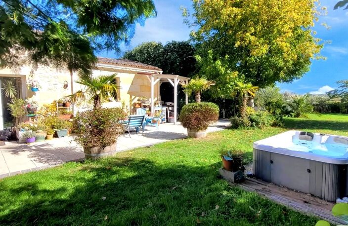 33710 TEUILLAC - MAISON EN PIERRES 195M² HABITABLES ET 1265 M² PARC PAYSAGER — photo 4