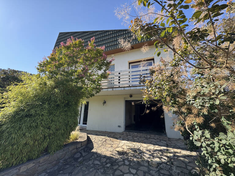 ROYAT - SECTEUR RÉSIDENTIEL - BELLE VILLA DE 226m2 — photo 1