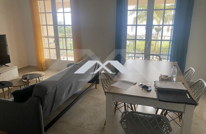 Appartement T3 rénové 66 m² 17 ème Tampon — photo 2
