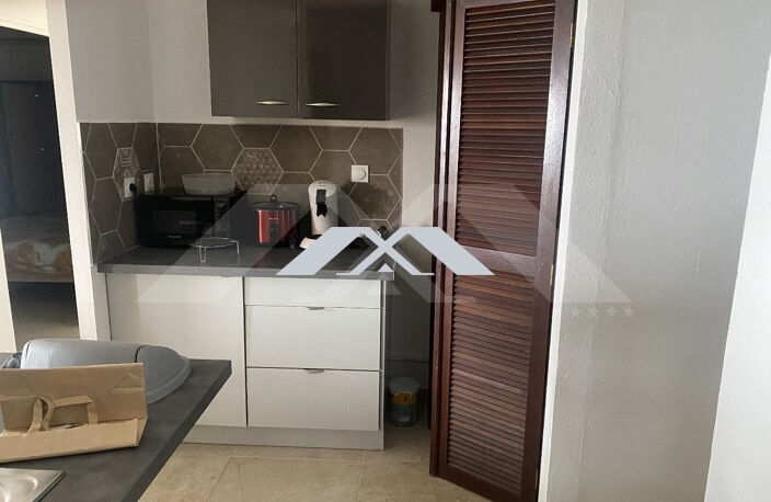 Appartement T3 rénové 66 m² 17 ème Tampon — photo 3