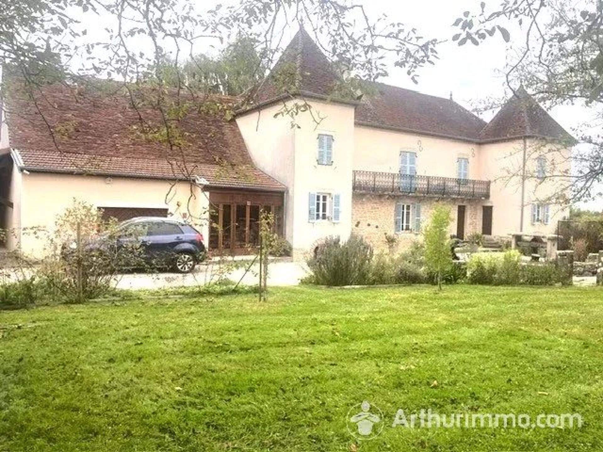 Maison 10 pièces 252 m² · à Savigny-en-Revermont · 252 m² · 410 000 €