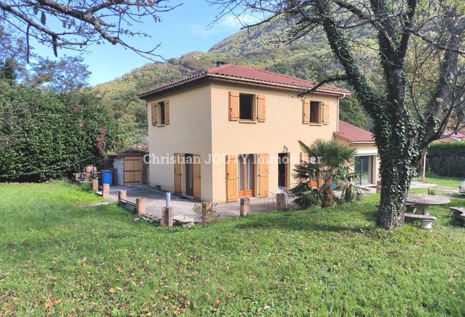 Villa — photo 1