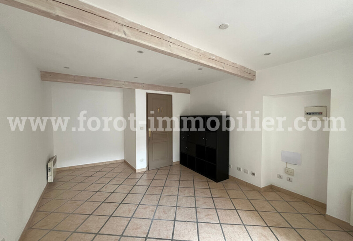 local commercial — photo 1