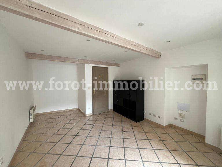 local commercial — photo 1
