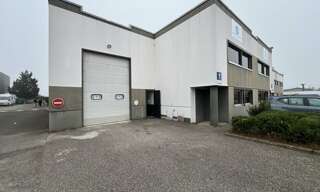 Commerce  1926 m² à louer à Décines-Charpieu (69150)