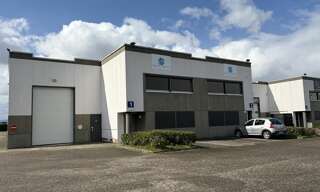 Commerce  2289 m² à louer à Décines-Charpieu (69150)