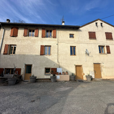 Appartement 12 pièces 470000 €