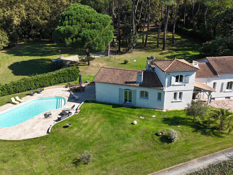 Villa contemporaine avec Piscine — photo 1