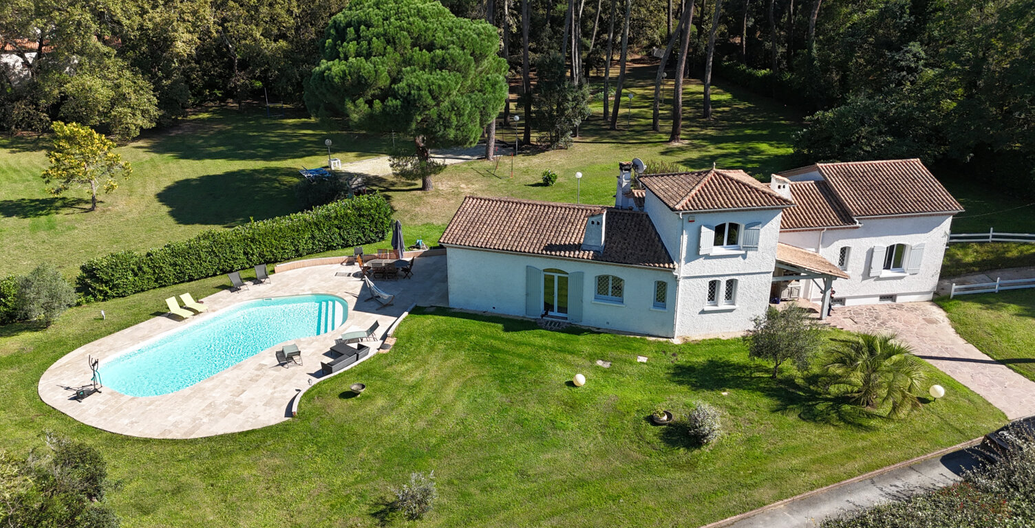 Villa contemporaine avec Piscine — photo 1