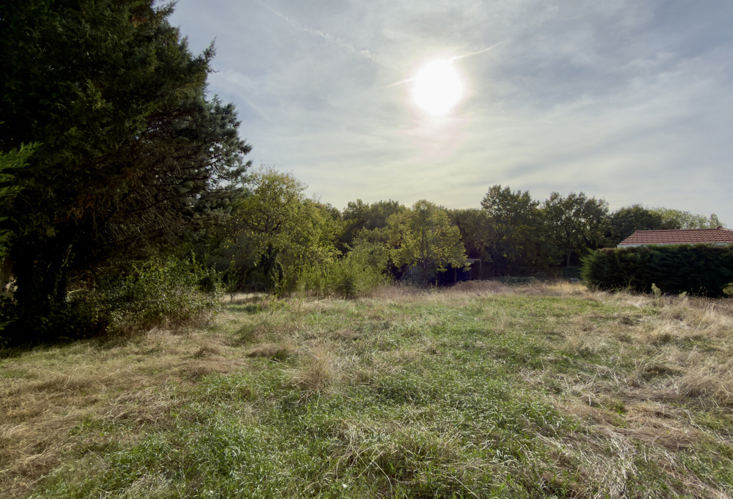 BEAU TERRAIN A PROXIMITE DU PARC DE LACROIX LAVAL — photo 1