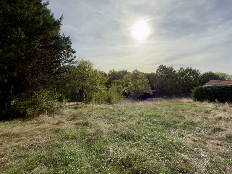 BEAU TERRAIN A PROXIMITE DU PARC DE LACROIX LAVAL — photo 1
