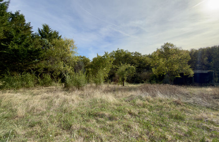 BEAU TERRAIN A PROXIMITE DU PARC DE LACROIX LAVAL — photo 2