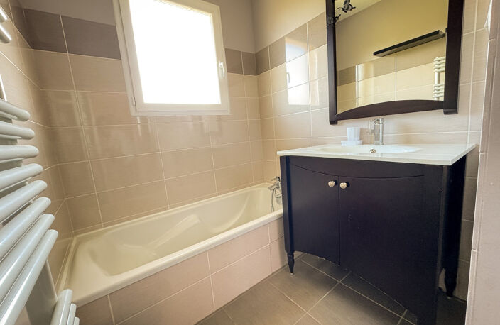 Maison 3 chambres avec grand jardin   cadre calme proche lac — photo 5