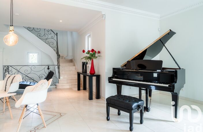 Vente Maison/villa 8 pièces — photo 2
