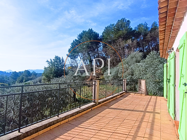 Jolie maison de 130 m2 sur 2800 m2 de terrain à Seillans — photo du bien