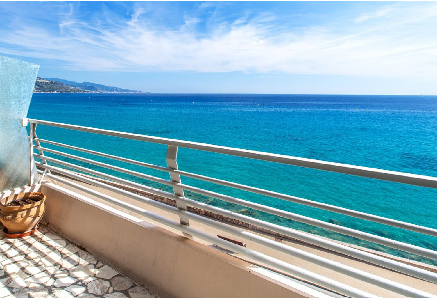 3 PIÈCES FRONT DE MER MENTON LIMITROPHE CARNOLES, TERRASSE, — photo 1