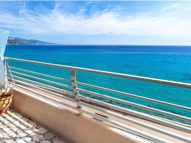 3 PIÈCES FRONT DE MER MENTON LIMITROPHE CARNOLES, TERRASSE, — photo du bien