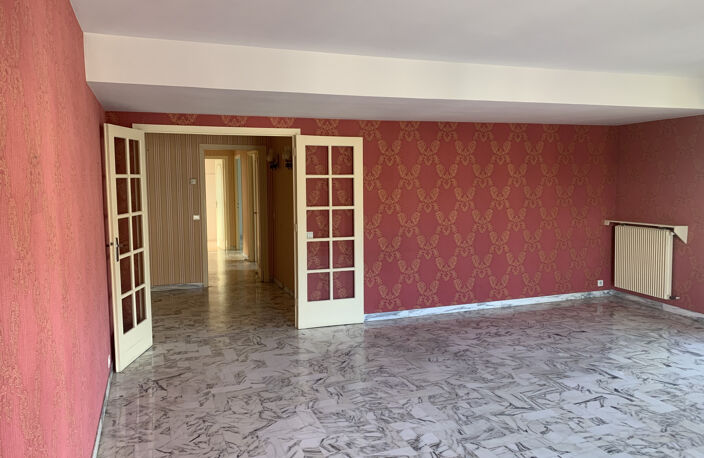 Menton : appartement trois pèces de 104 m2 en étage élevé, p — photo 2